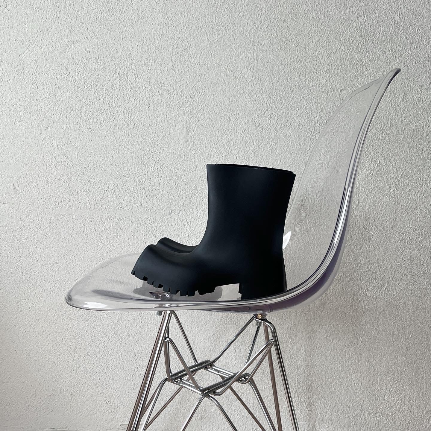 volume rain boots / black
