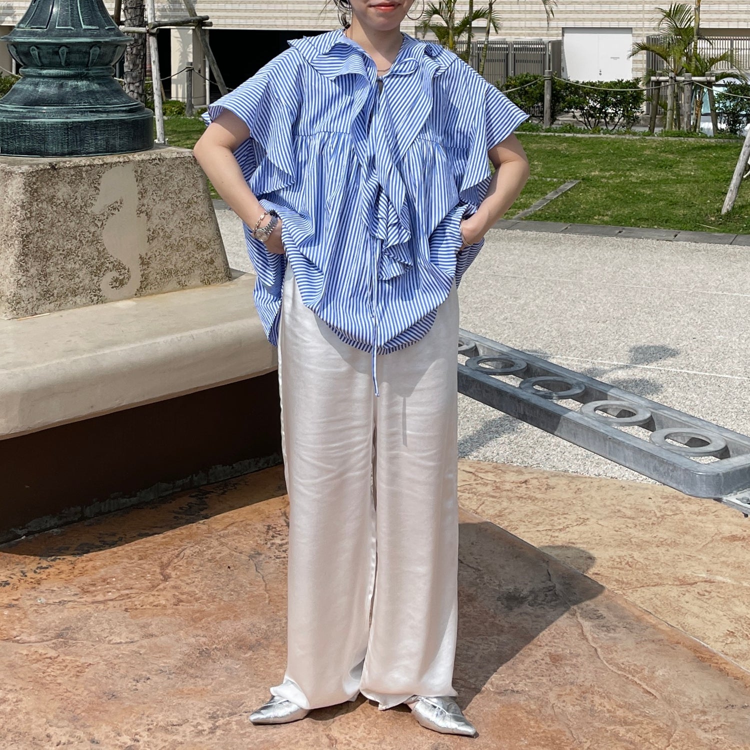 relax satin like pants / white
