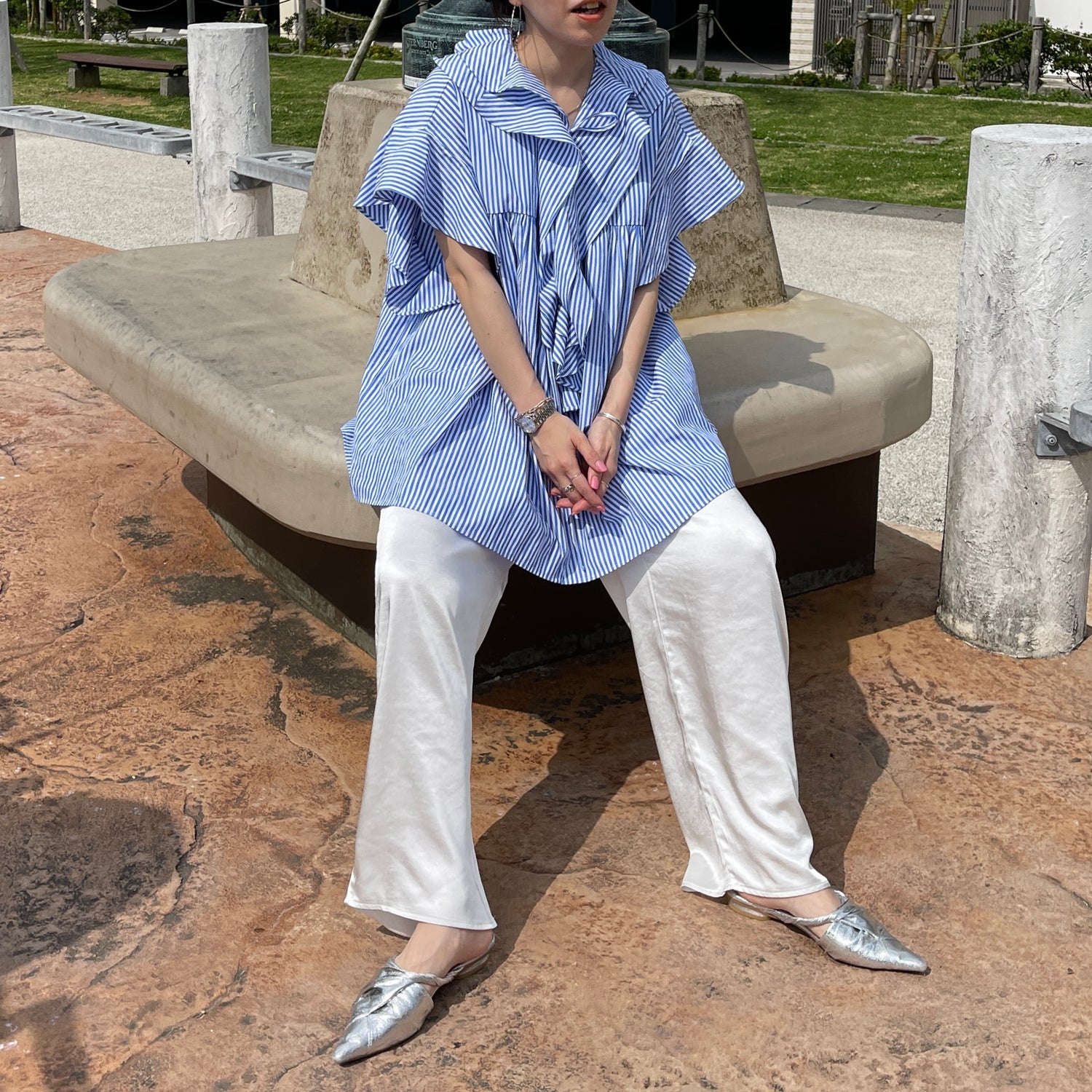 relax satin like pants / white