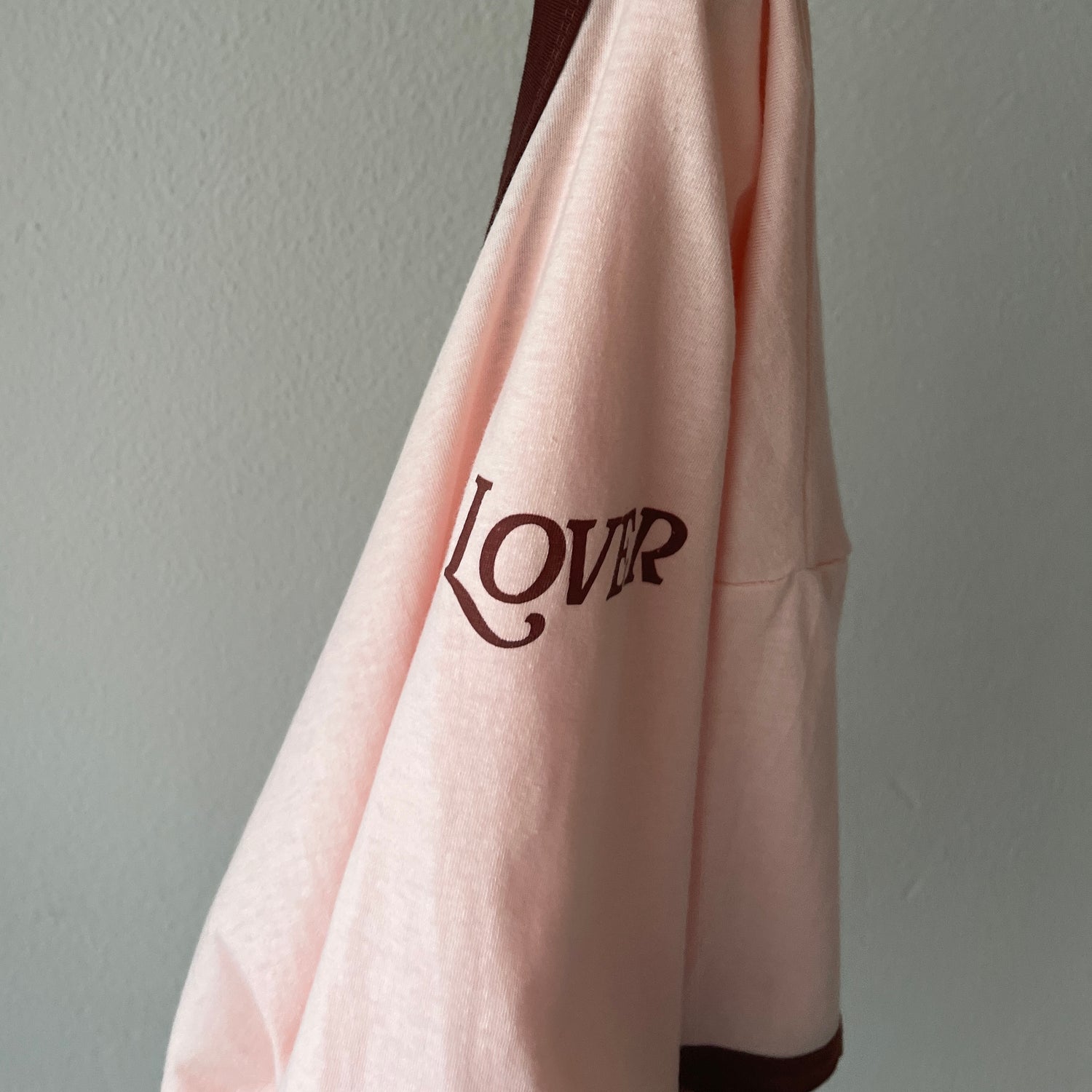 " LOVER " tee / pink