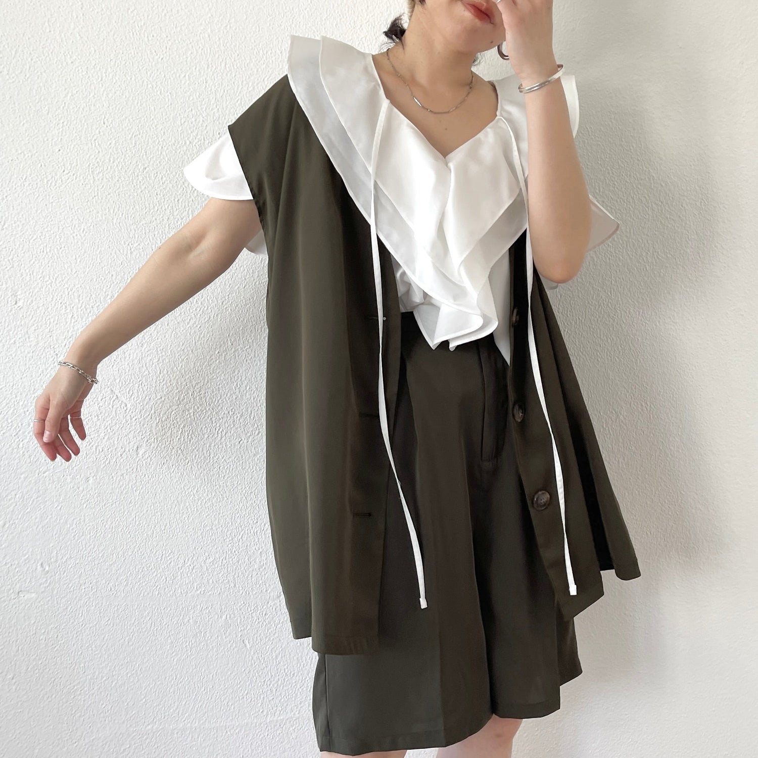 【SAMPLE】over size satin like vest / khaki