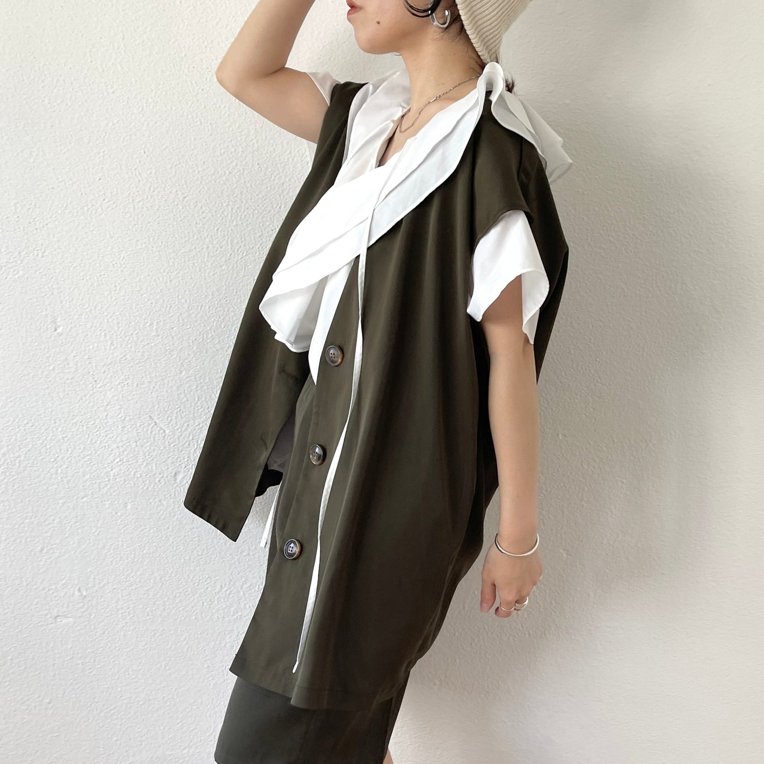 【SAMPLE】over size satin like vest / khaki
