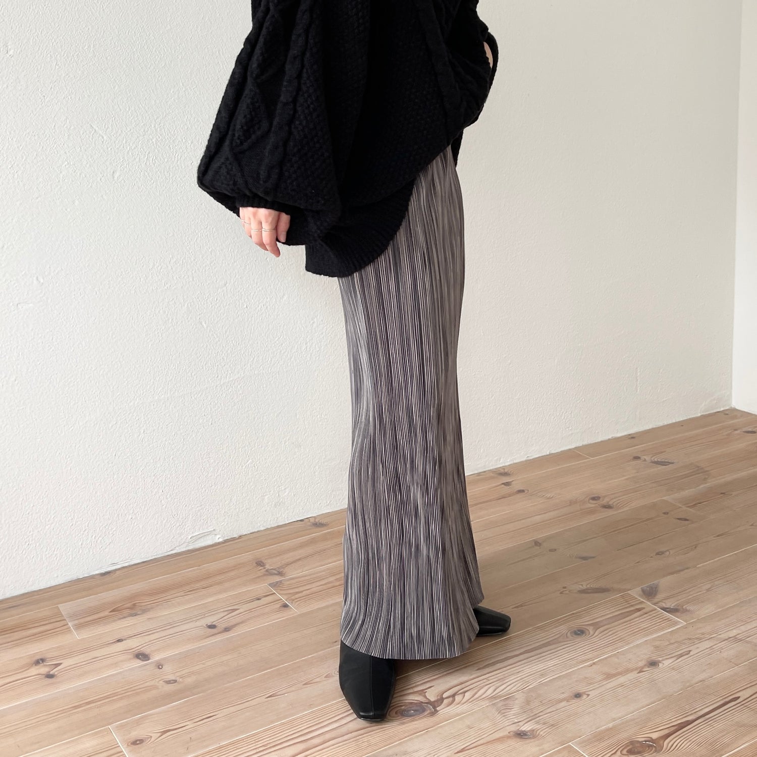 daily daily super stretch pleats skirt / kurogoma