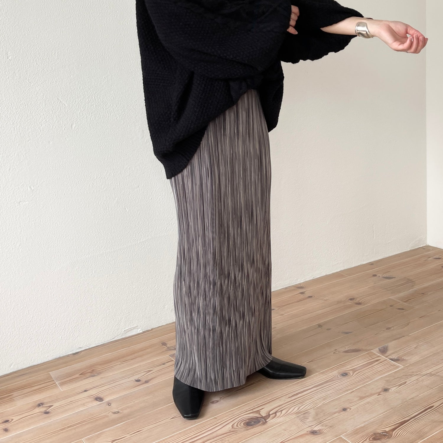 daily daily super stretch pleats skirt / kurogoma