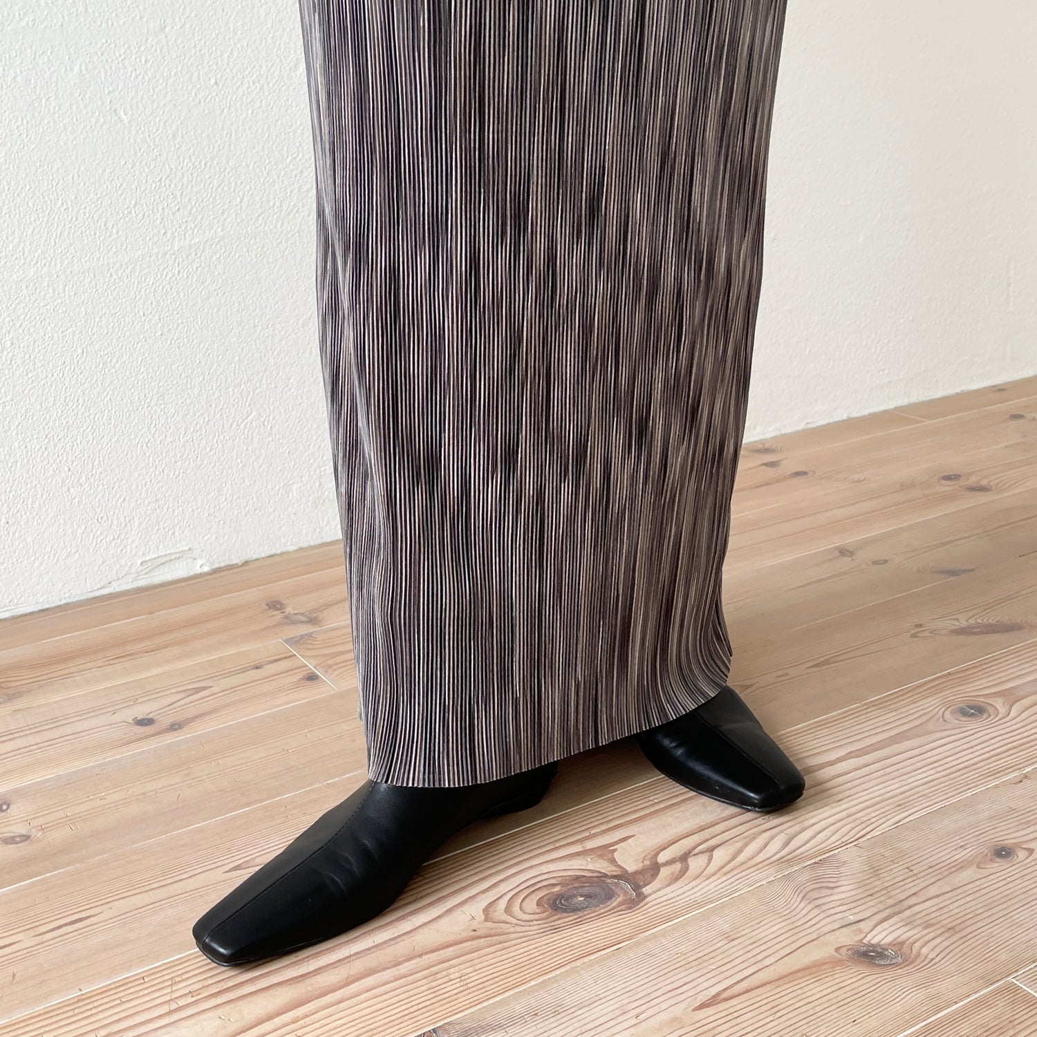 daily daily super stretch pleats skirt / kurogoma