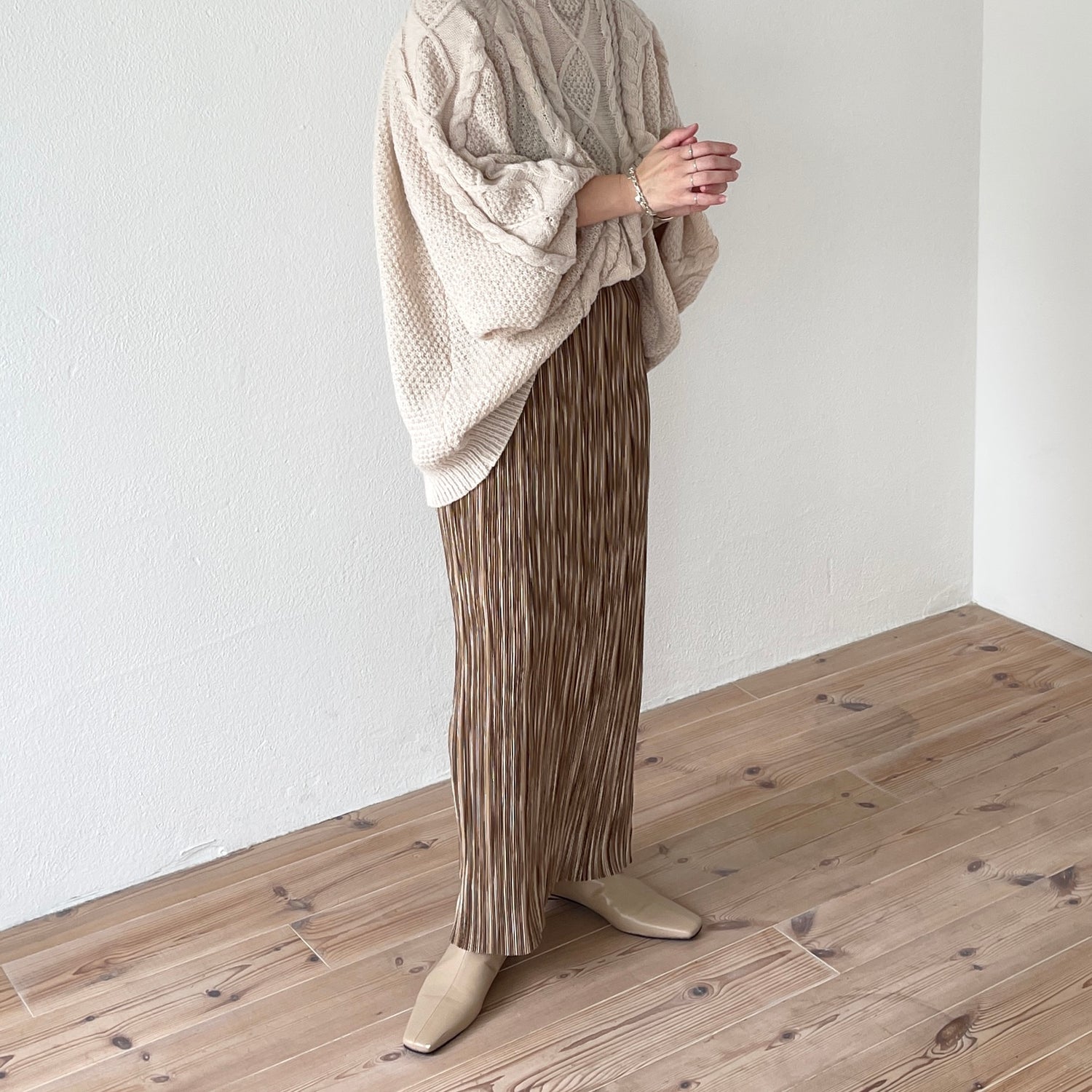daily daily super stretch pleats skirt / mont blanc