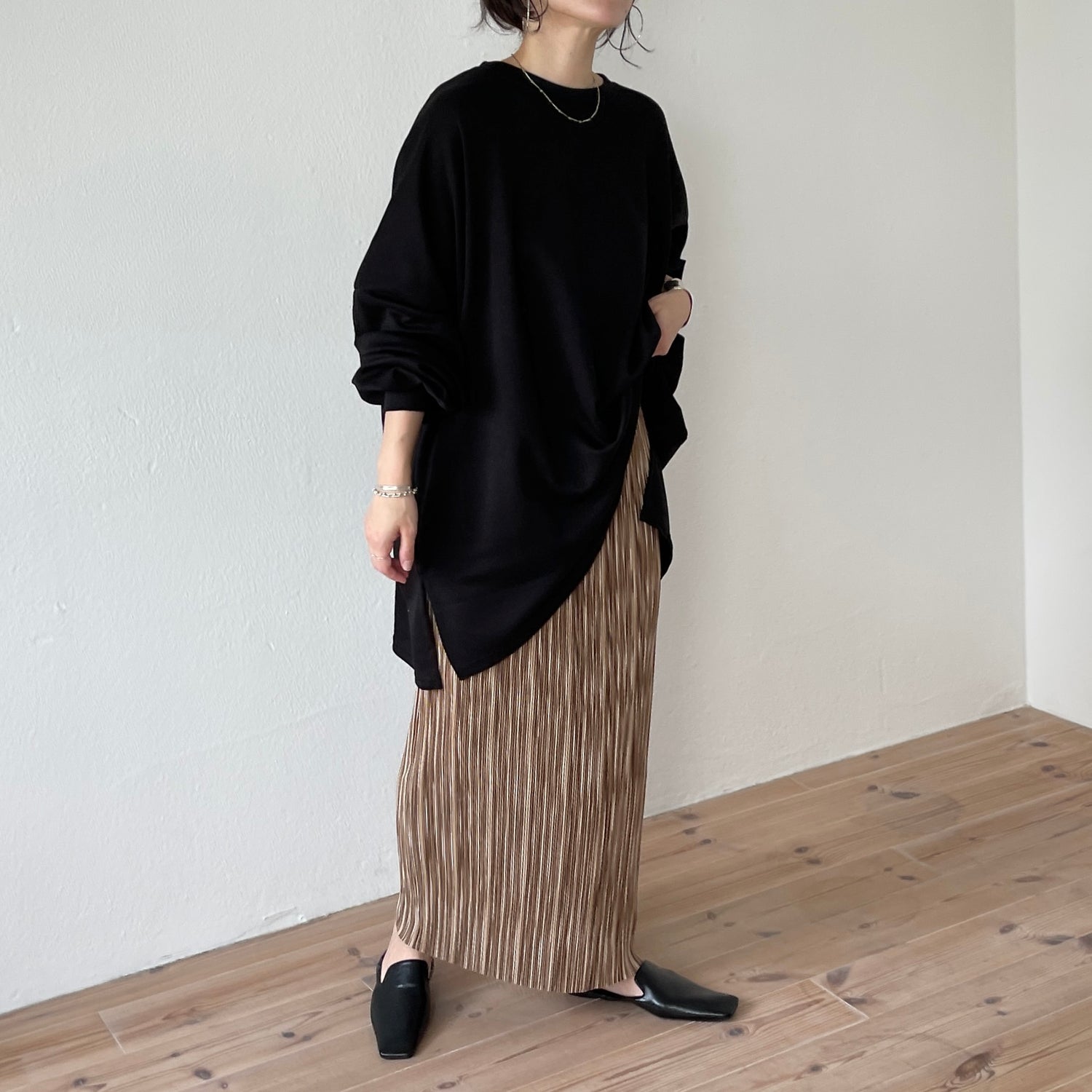 daily daily super stretch pleats skirt / mont blanc