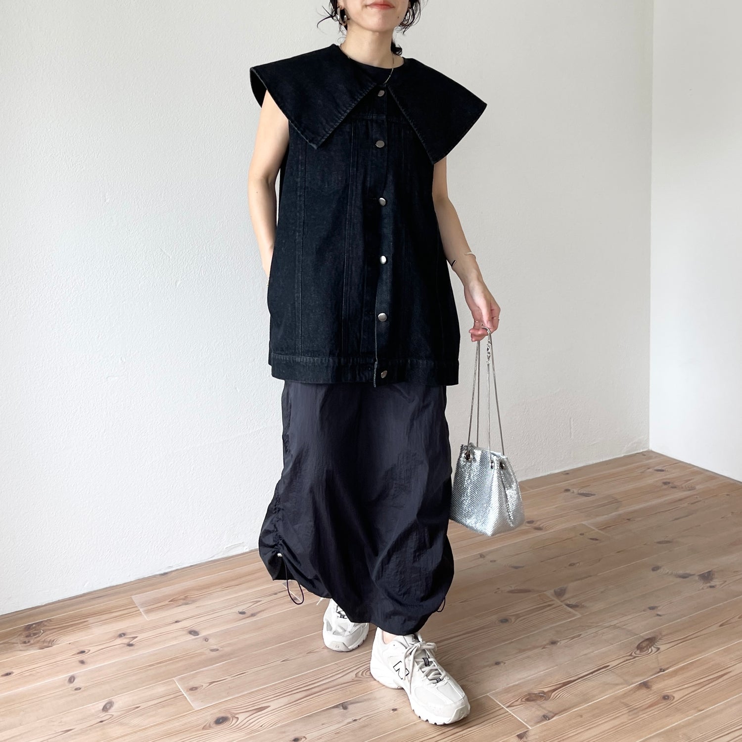 vintage like big collar denim vest / black