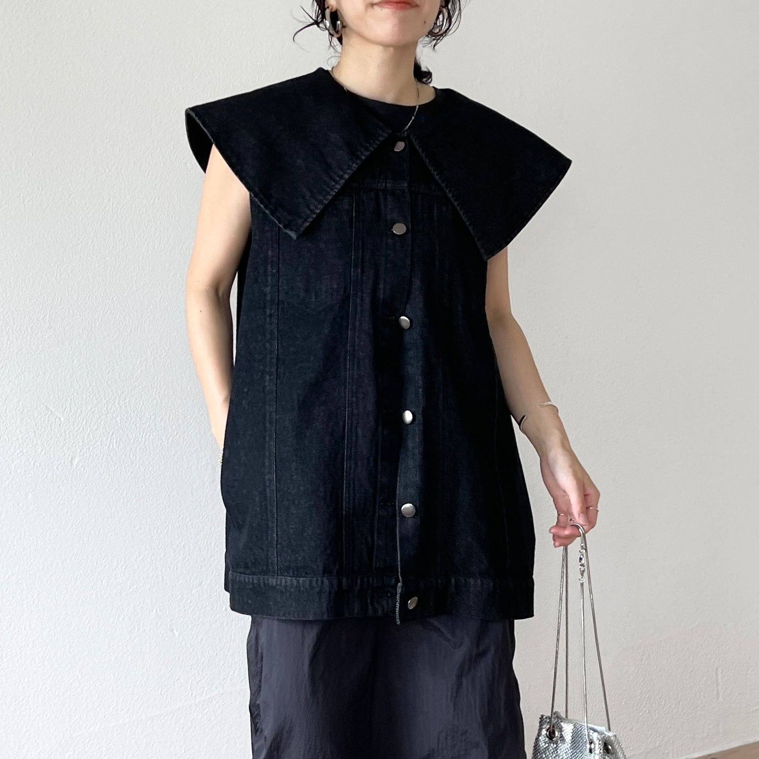 vintage like big collar denim vest / black