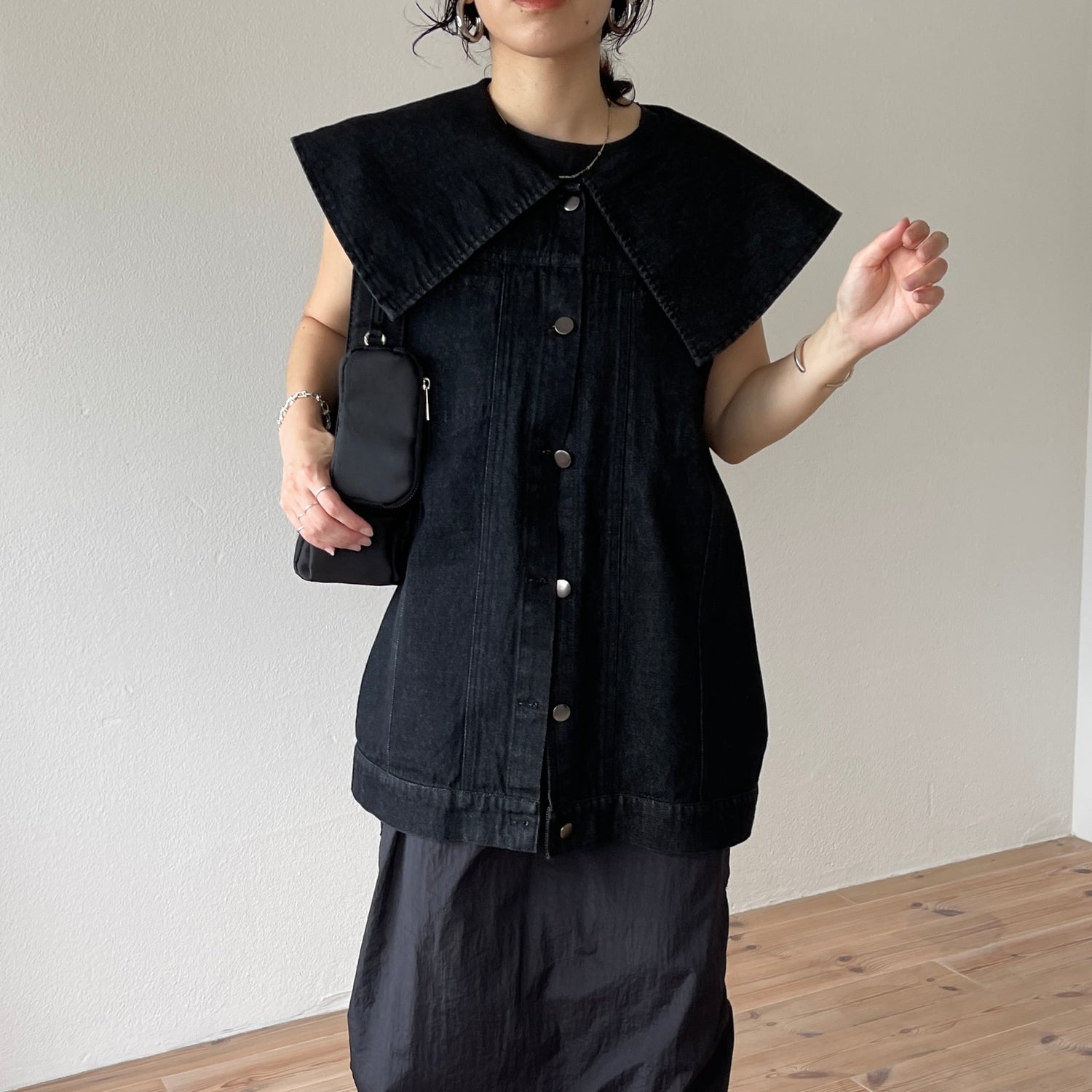 vintage like big collar denim vest / black
