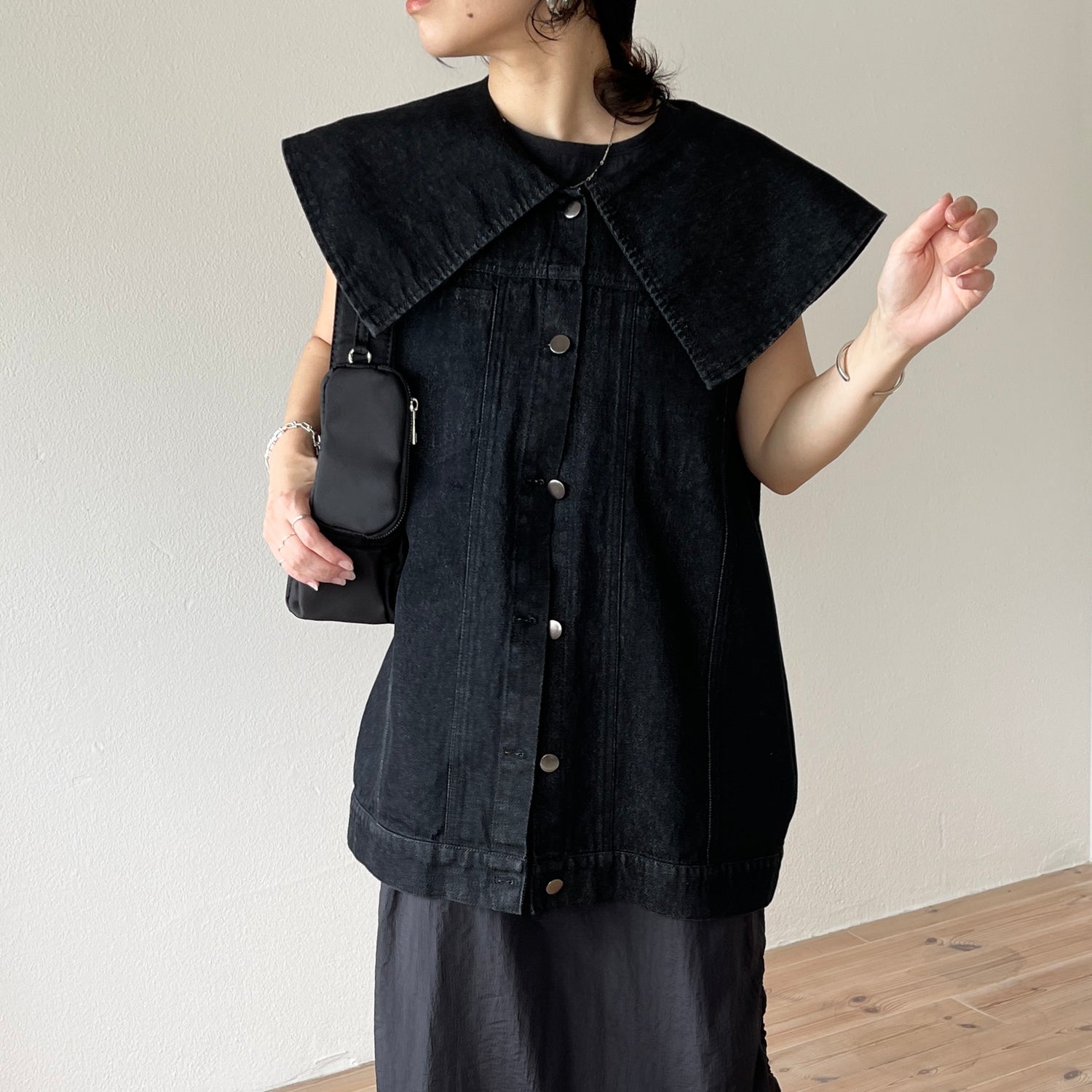 vintage like big collar denim vest / black