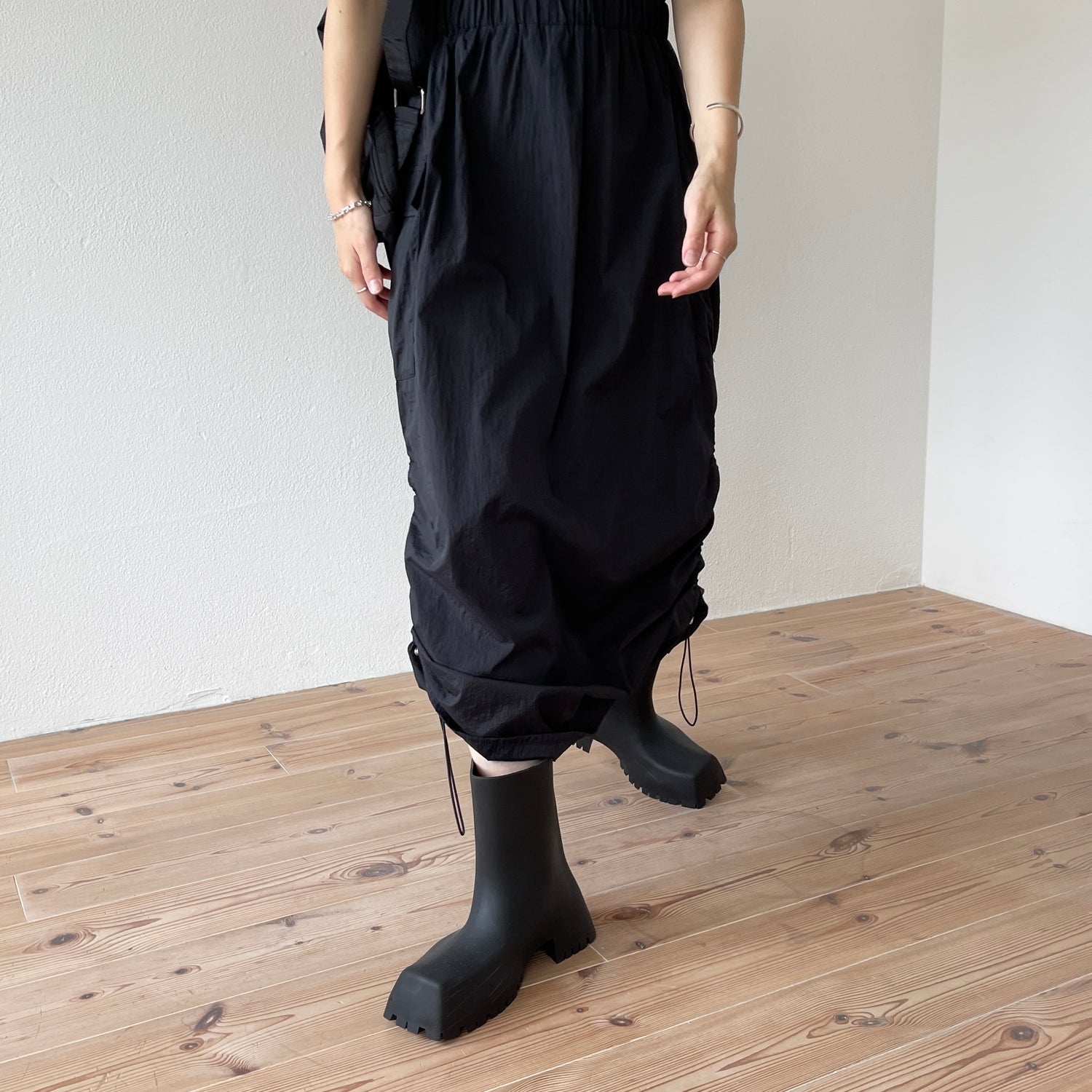 volume rain boots / black