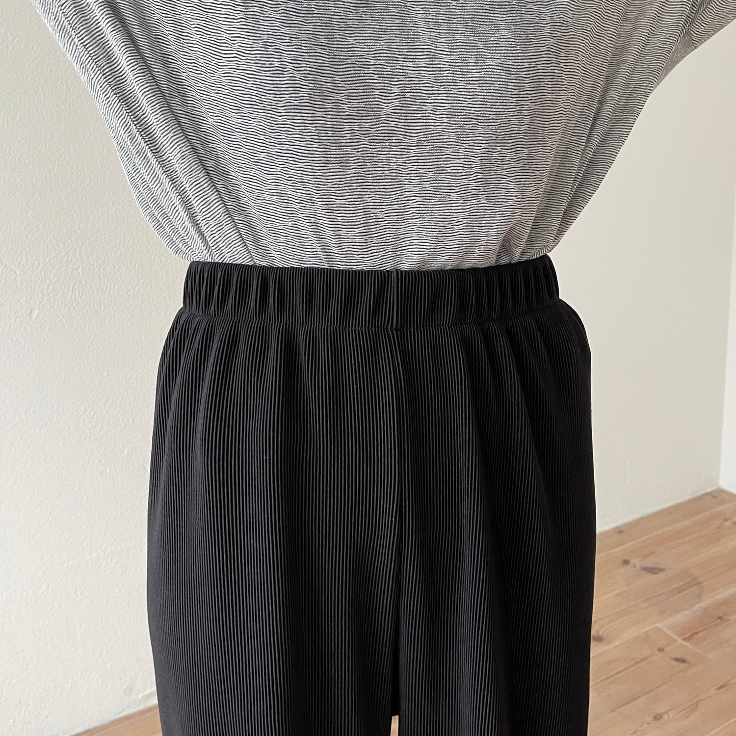 daily daily super stretch pleats wide pants / black