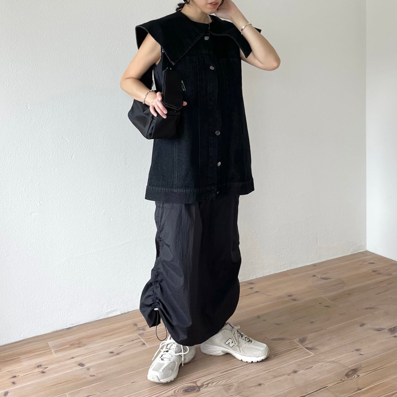 vintage like big collar denim vest / black