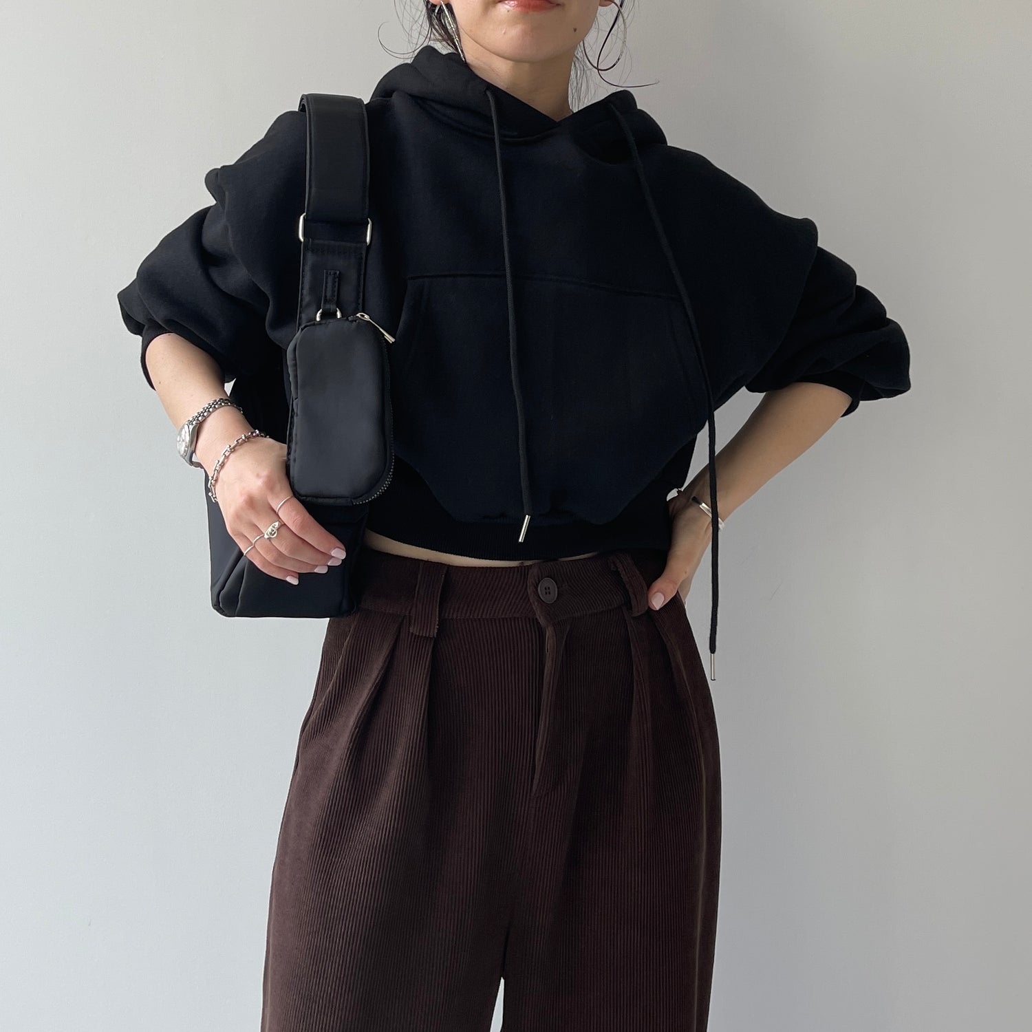 egg short hoodie / black