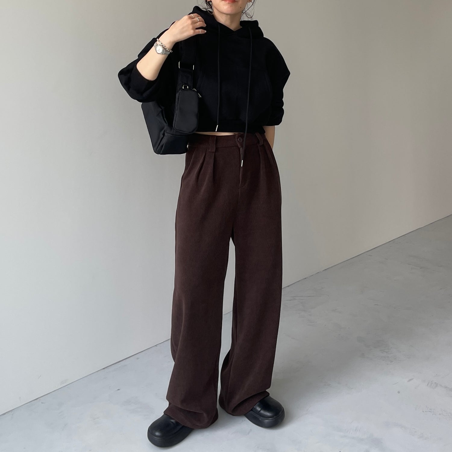 egg short hoodie / black