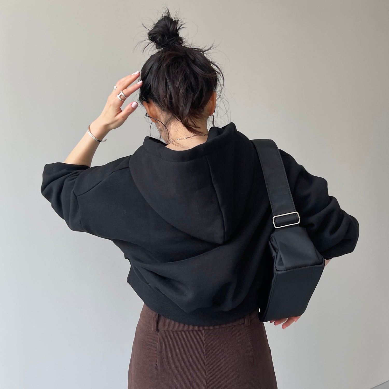 egg short hoodie / black