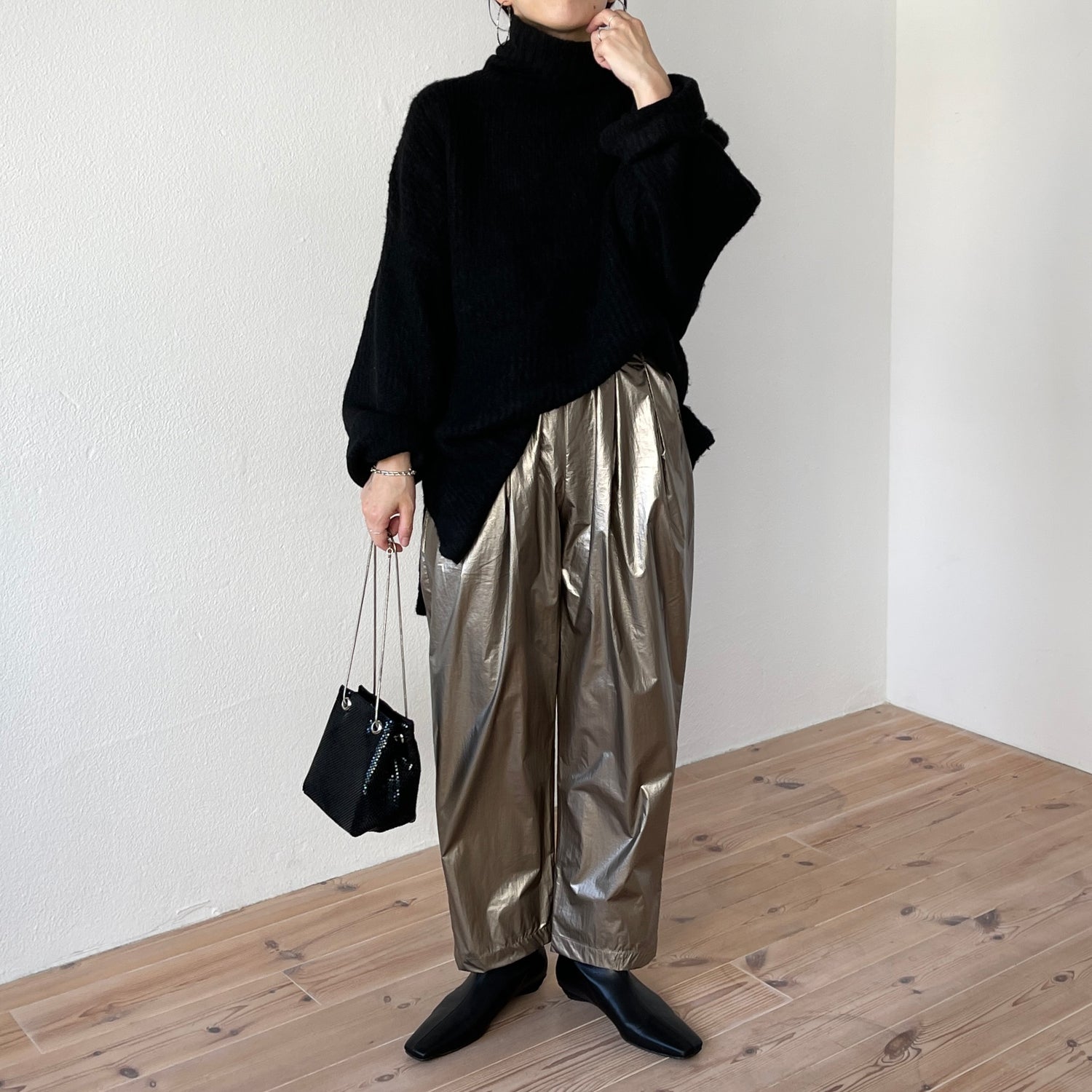 double tuck metallic pants / gold
