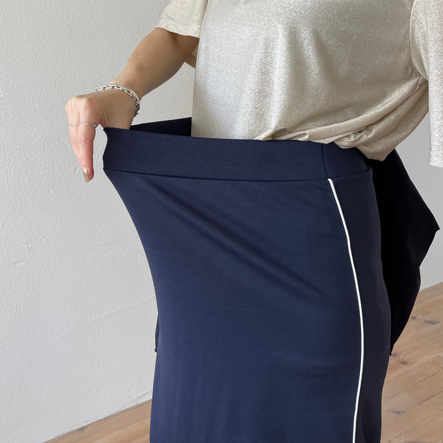 【SAMPLE】side line stretch skirt / navy