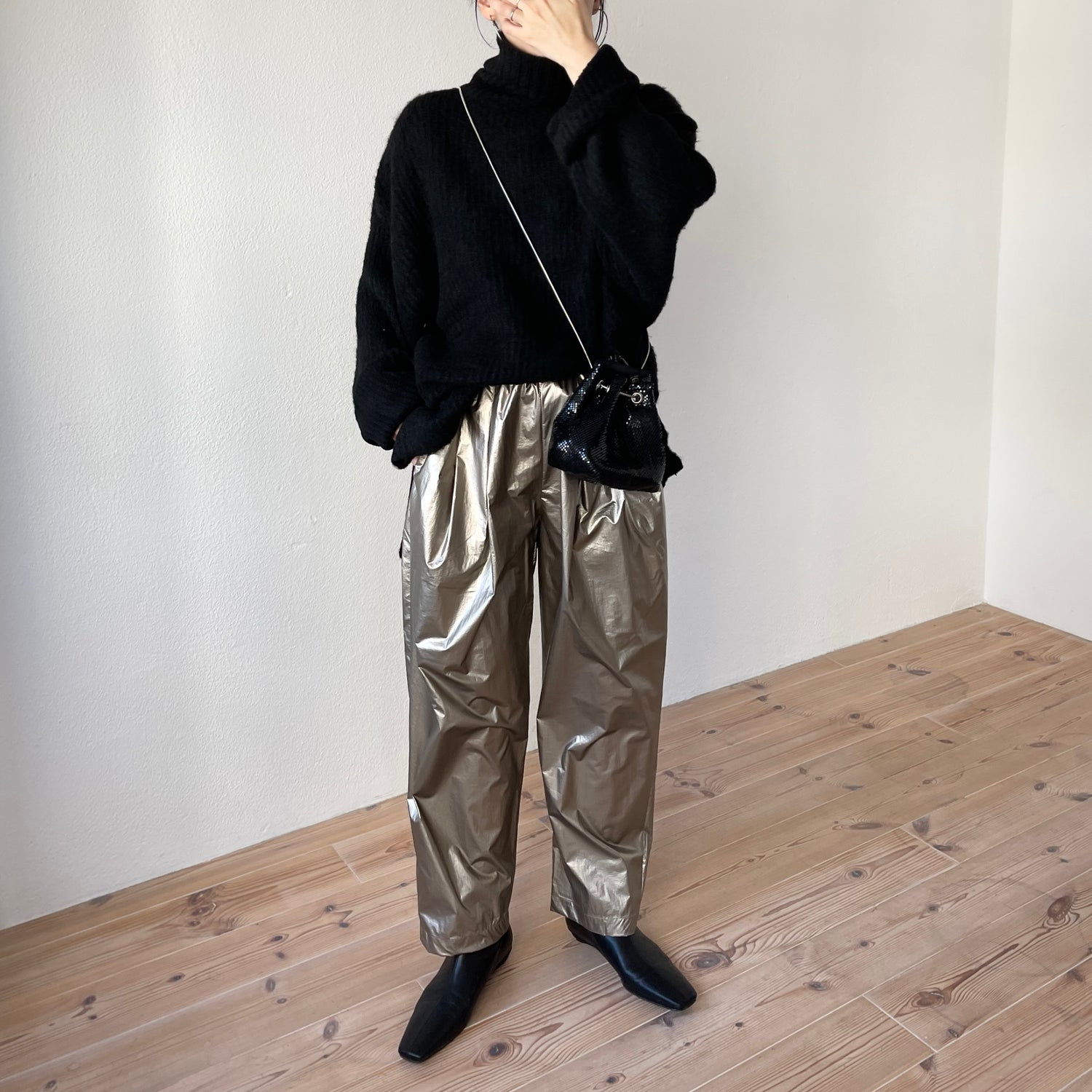 double tuck metallic pants / gold
