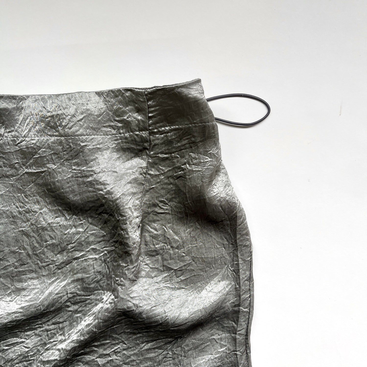 【SAMPLE】metallic side slit skirt / silver