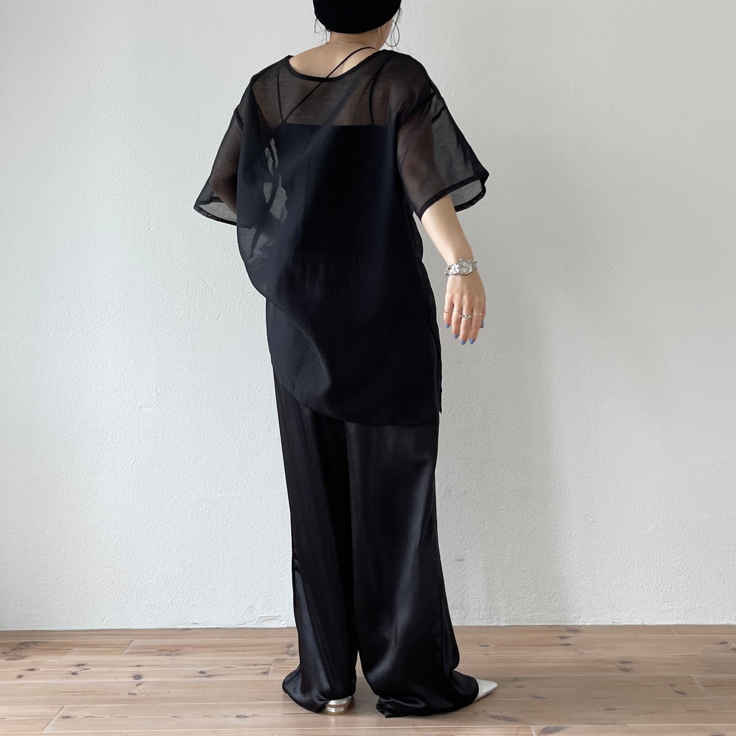 relax satin like pants / black
