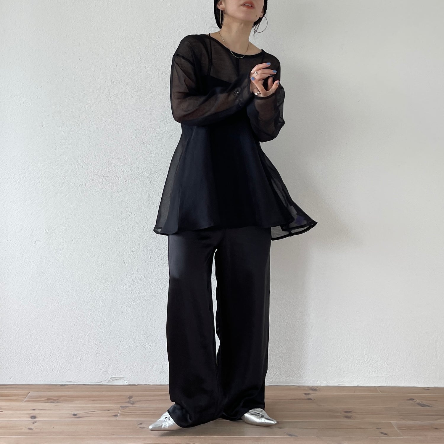 relax satin like pants / black