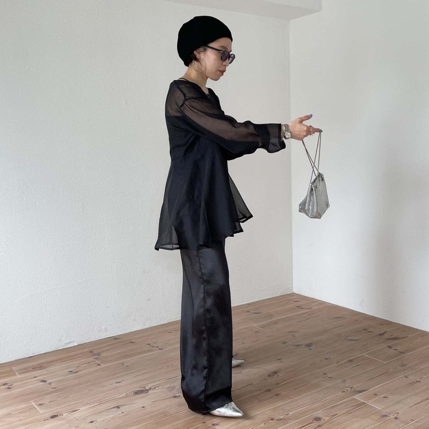 relax satin like pants / black