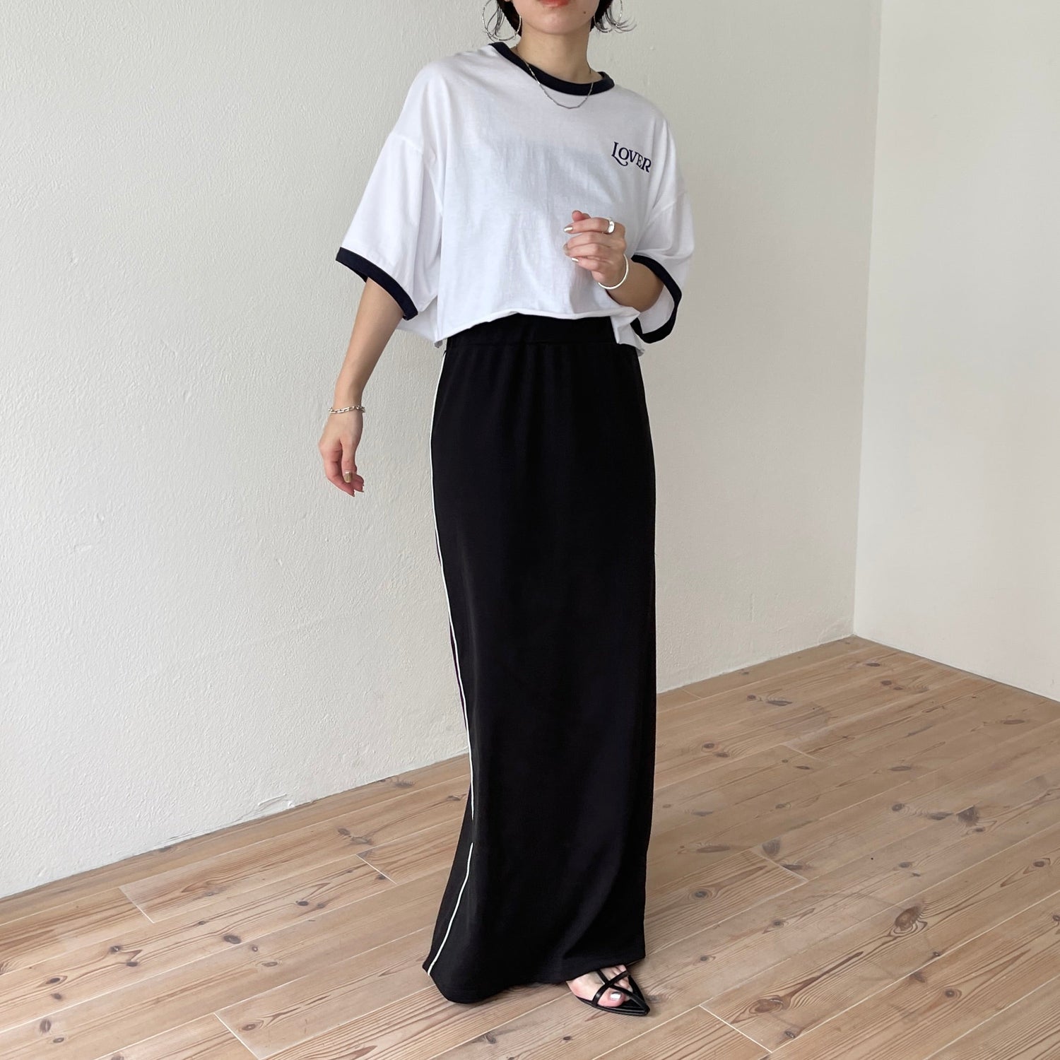 【SAMPLE】side line stretch skirt / black