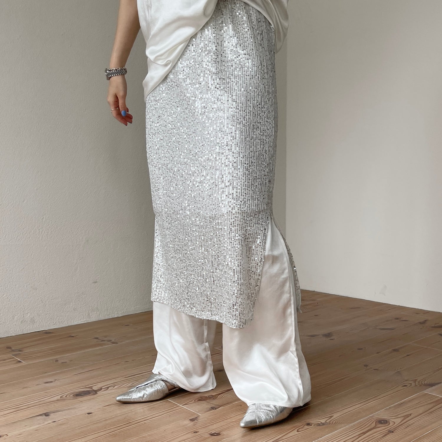 relax satin like pants / white