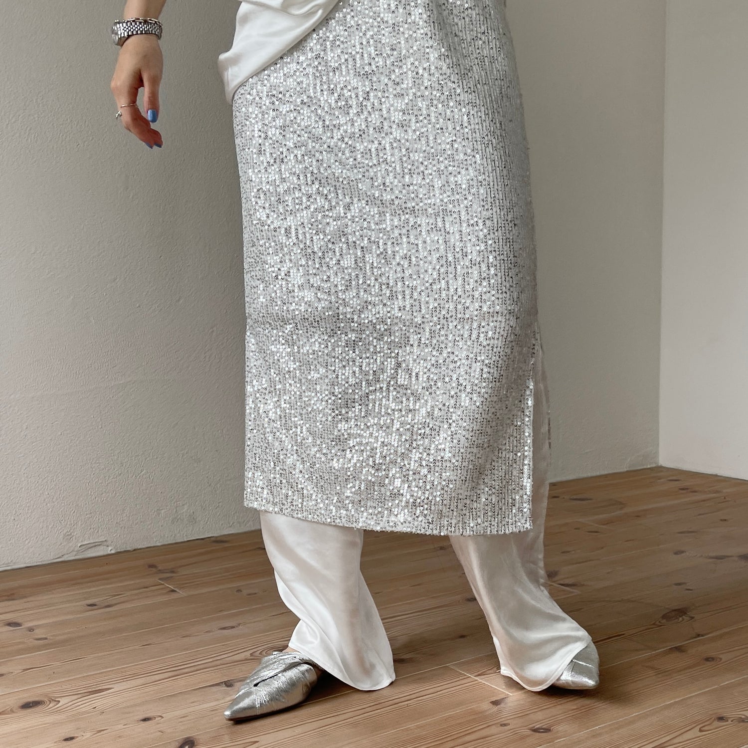 relax satin like pants / white