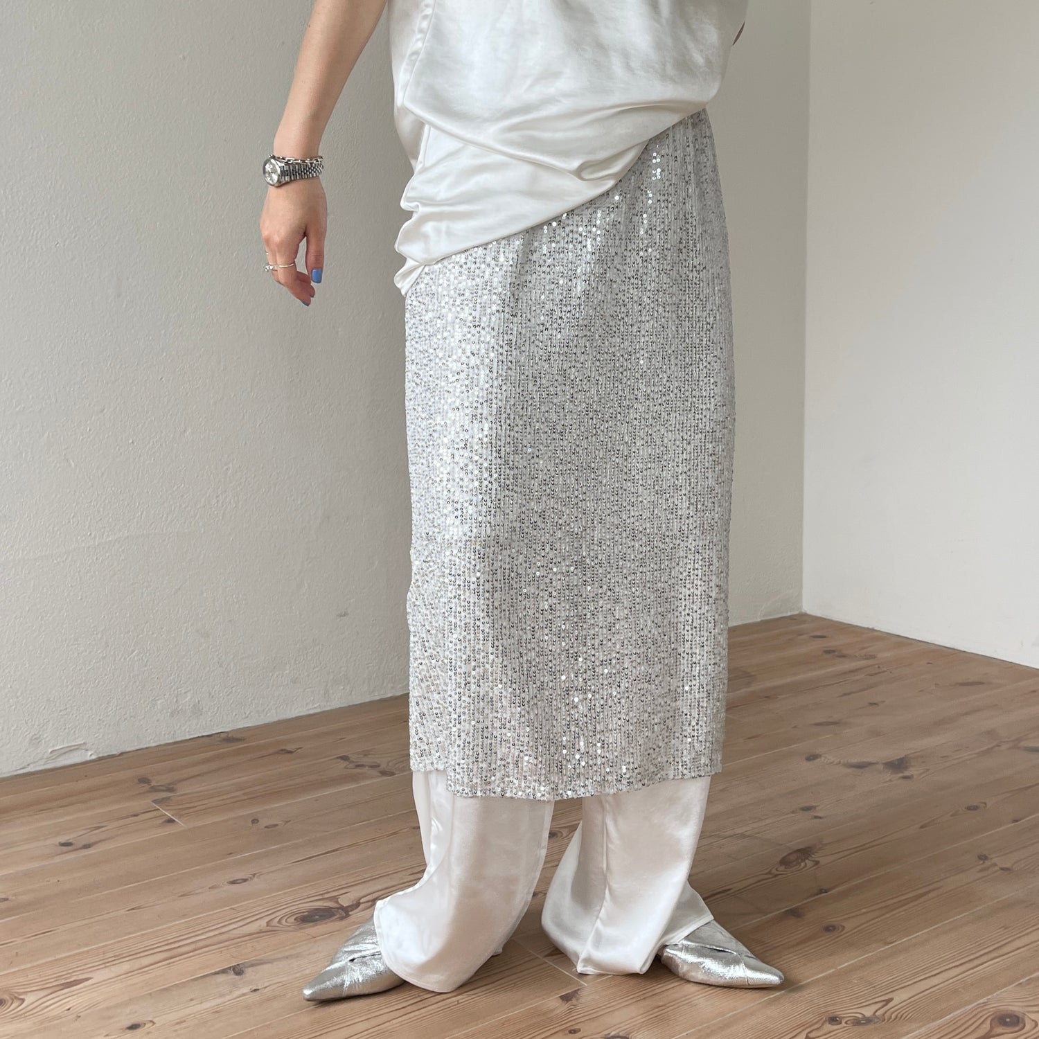 relax satin like pants / white