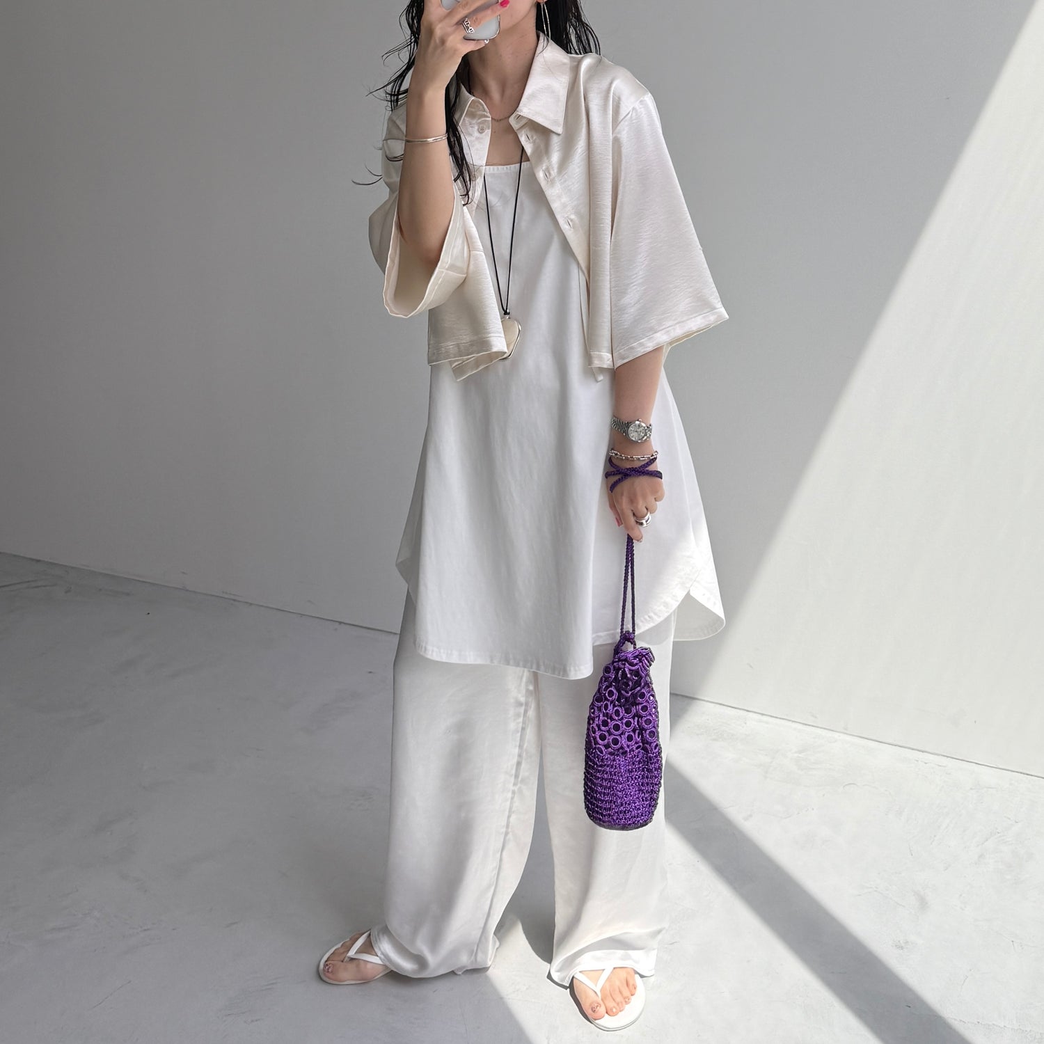 glossy cropped satin shirt / ivory