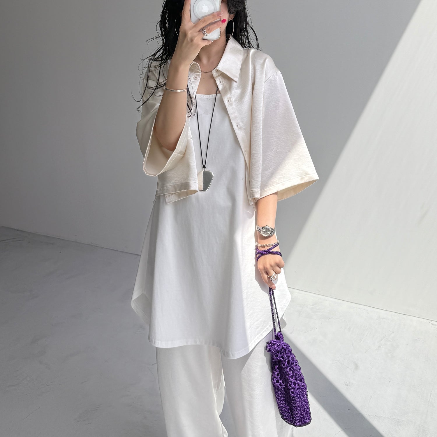 glossy cropped satin shirt / ivory