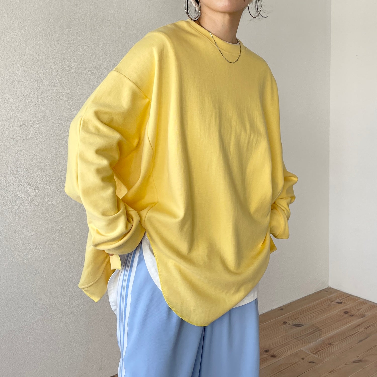 asymmetry design sweat / milky yellow