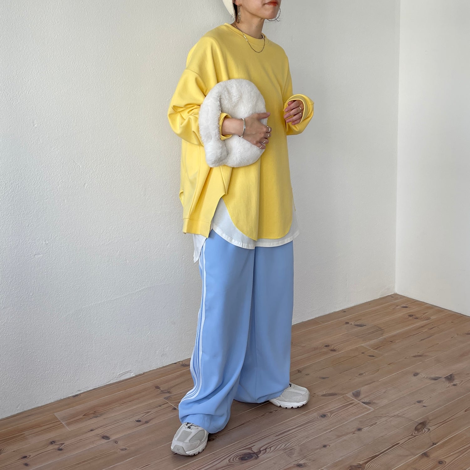 asymmetry design sweat / milky yellow