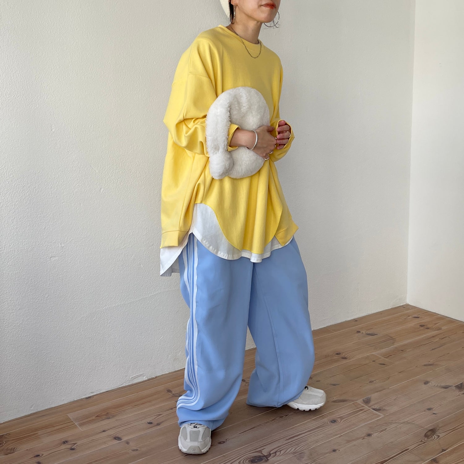 asymmetry design sweat / milky yellow
