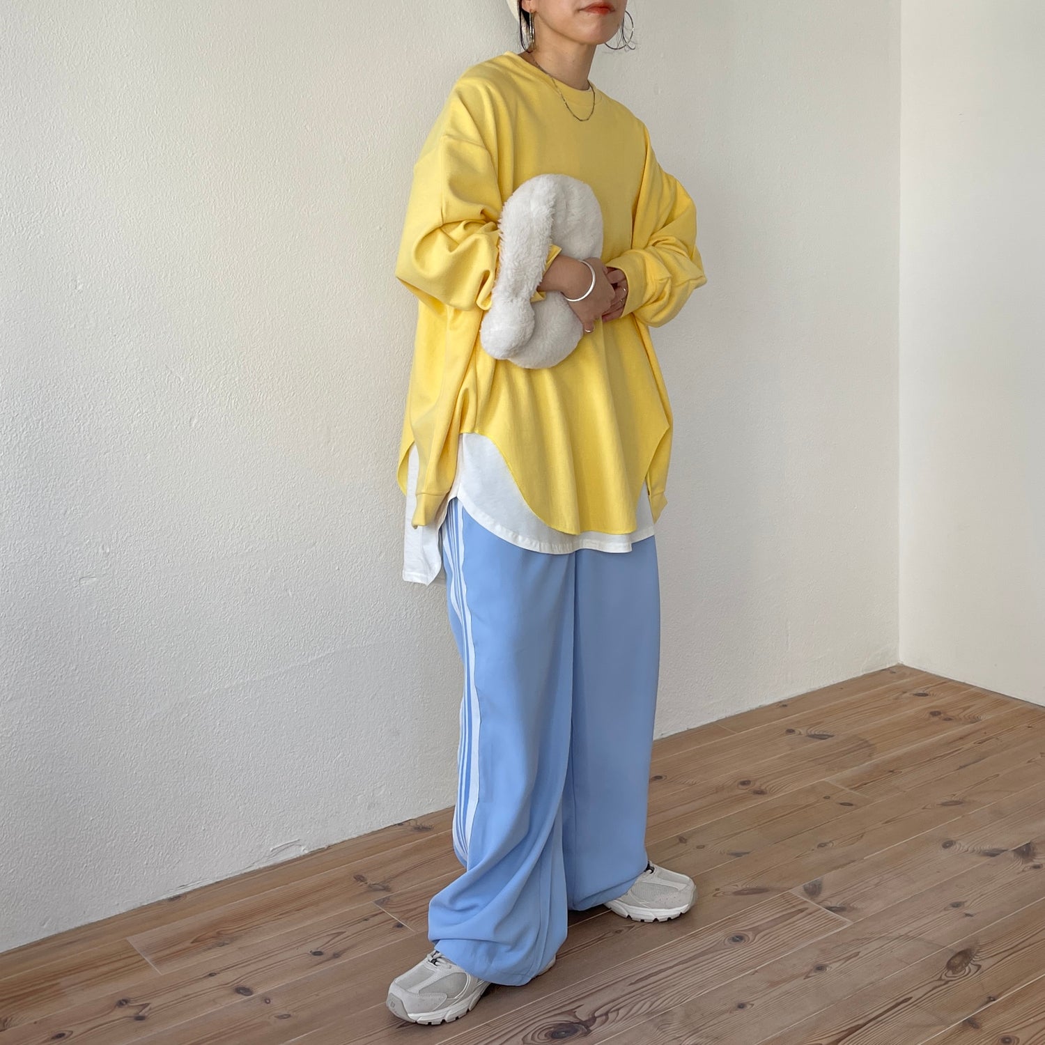 asymmetry design sweat / milky yellow