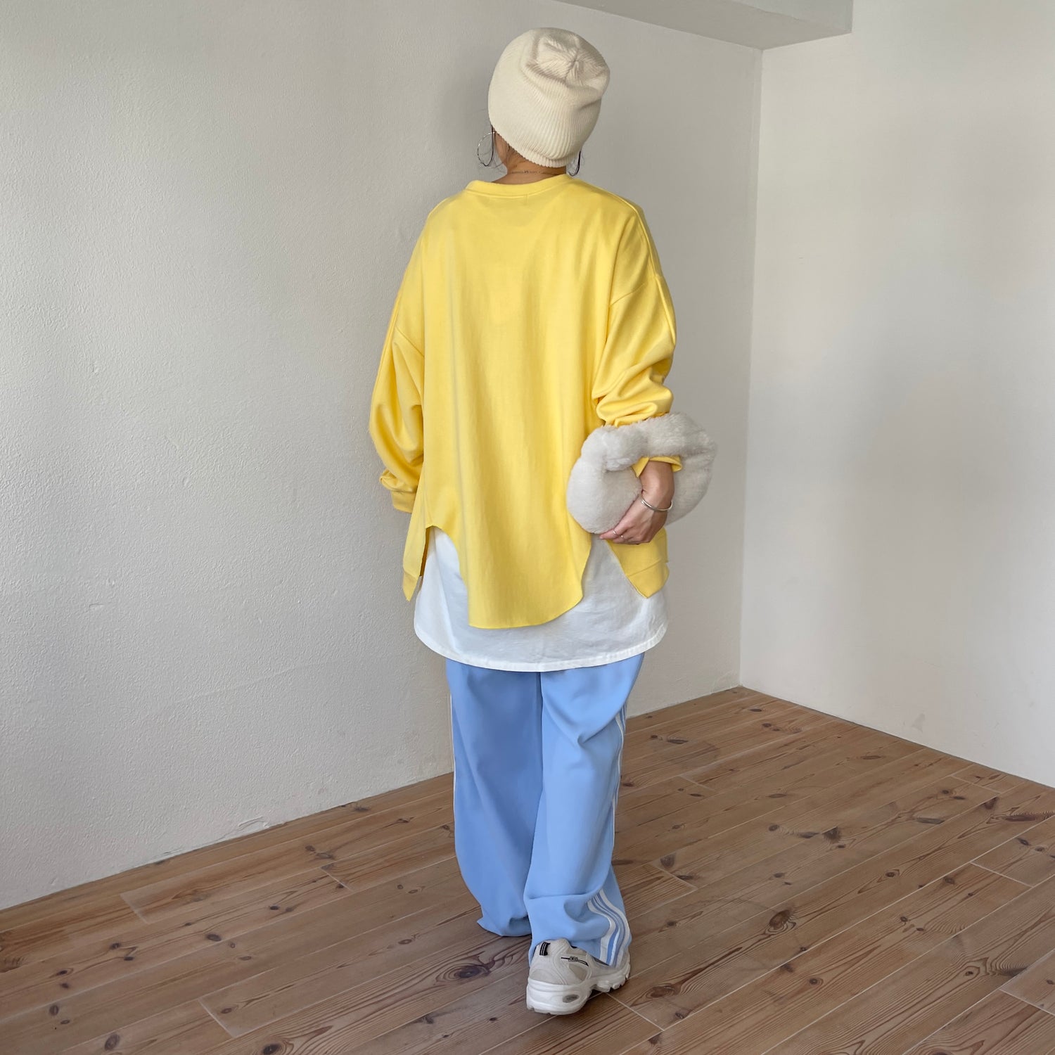 asymmetry design sweat / milky yellow