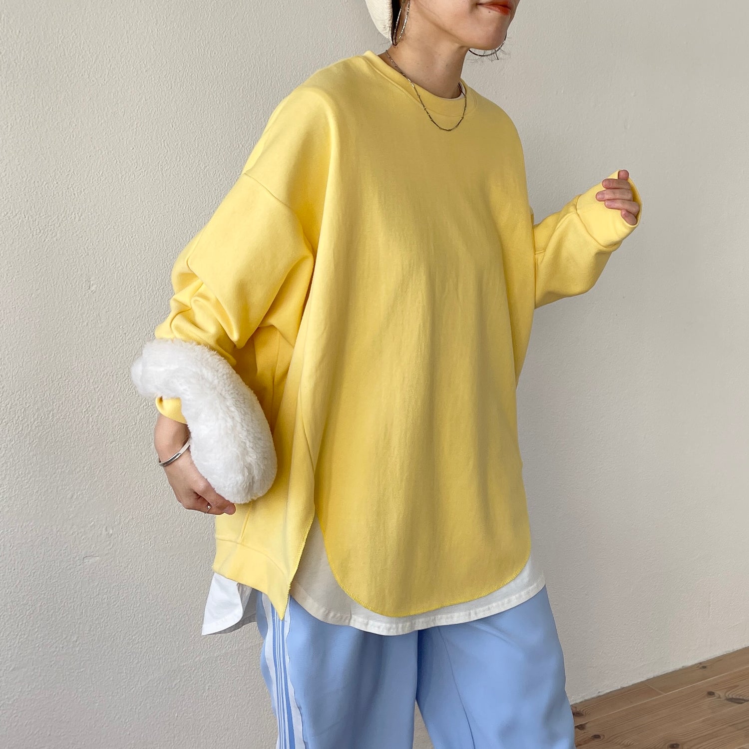 asymmetry design sweat / milky yellow