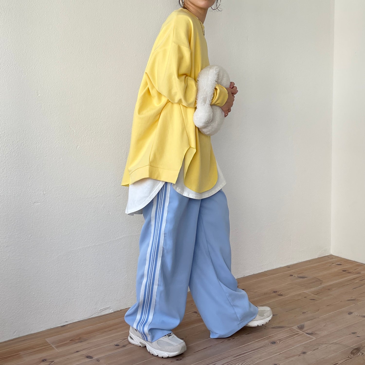 asymmetry design sweat / milky yellow