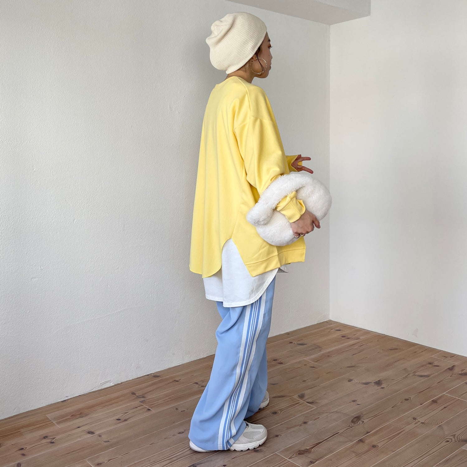 asymmetry design sweat / milky yellow