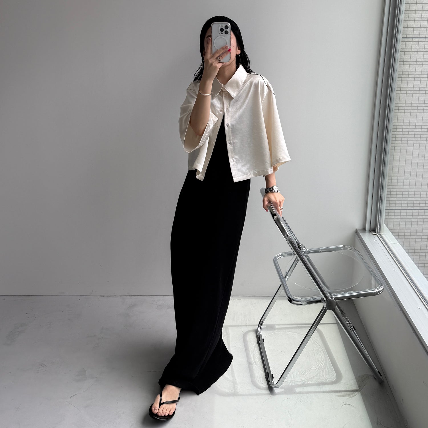 glossy cropped satin shirt / ivory