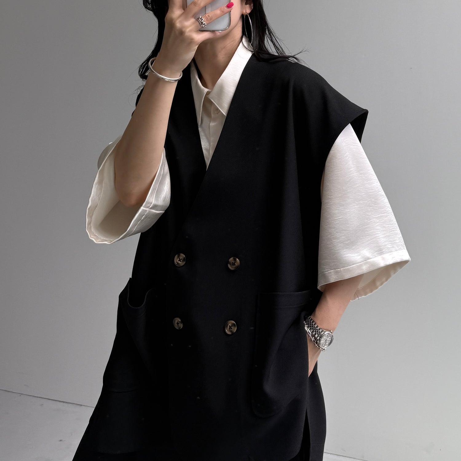 glossy cropped satin shirt / ivory