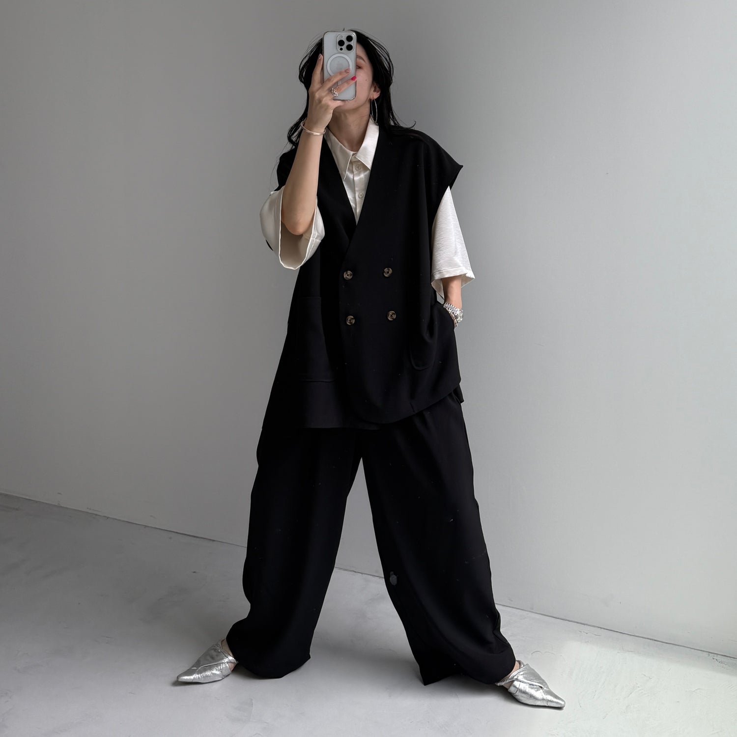 glossy cropped satin shirt / ivory