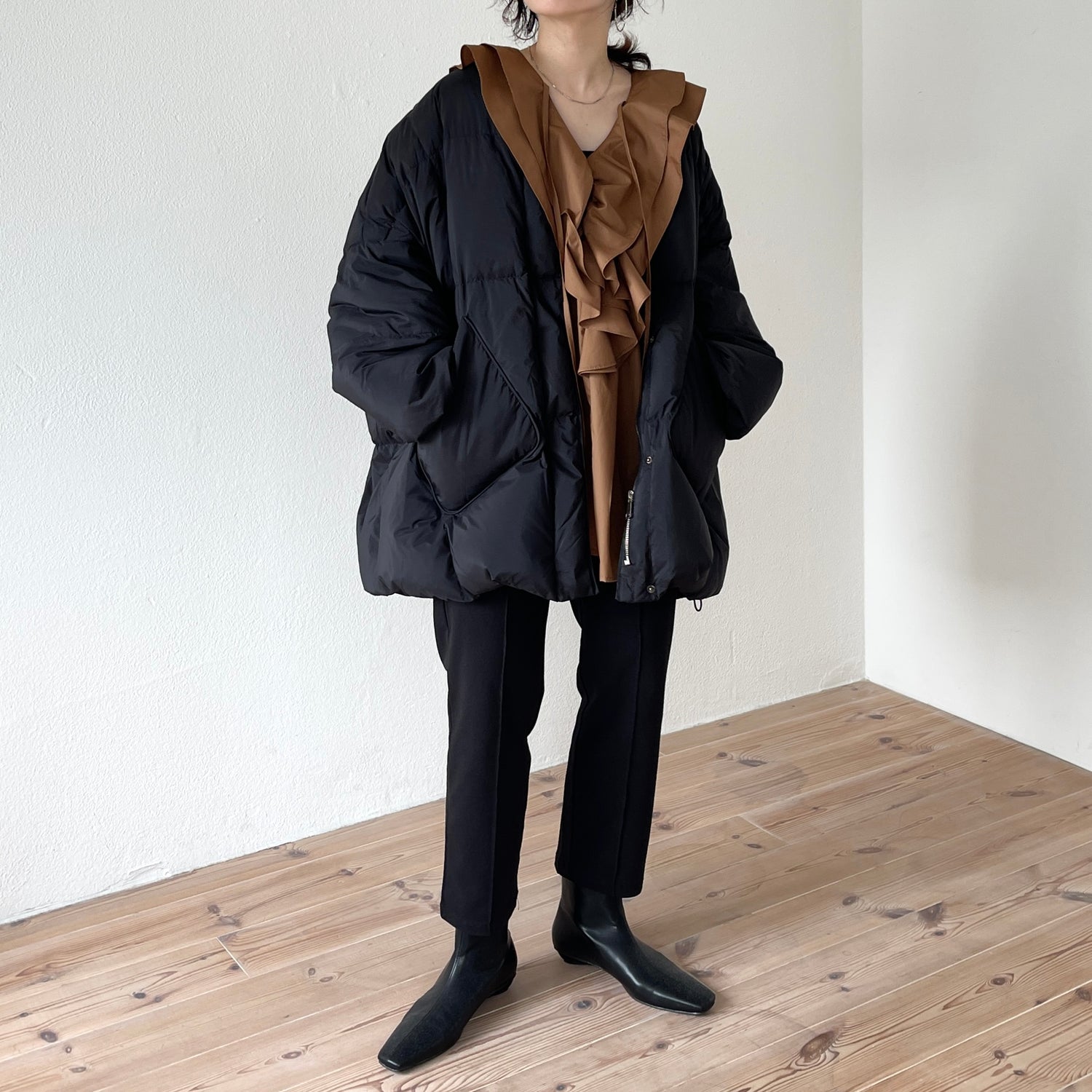 big collar frill blouse / brown