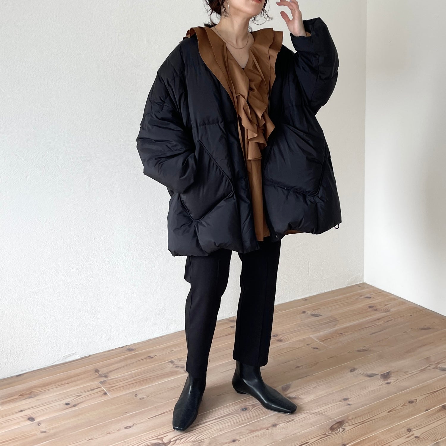 big collar frill blouse / brown