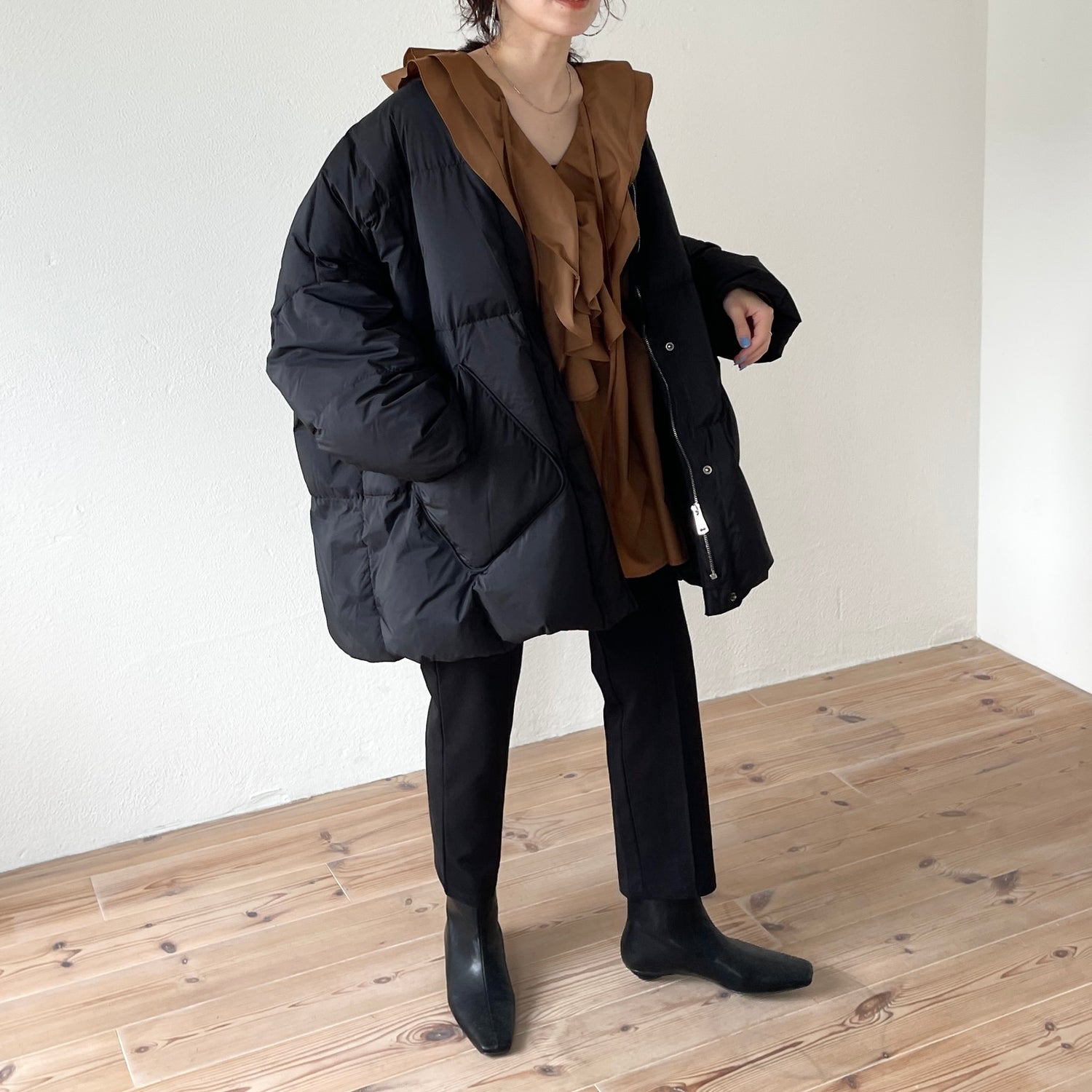 big collar frill blouse / brown