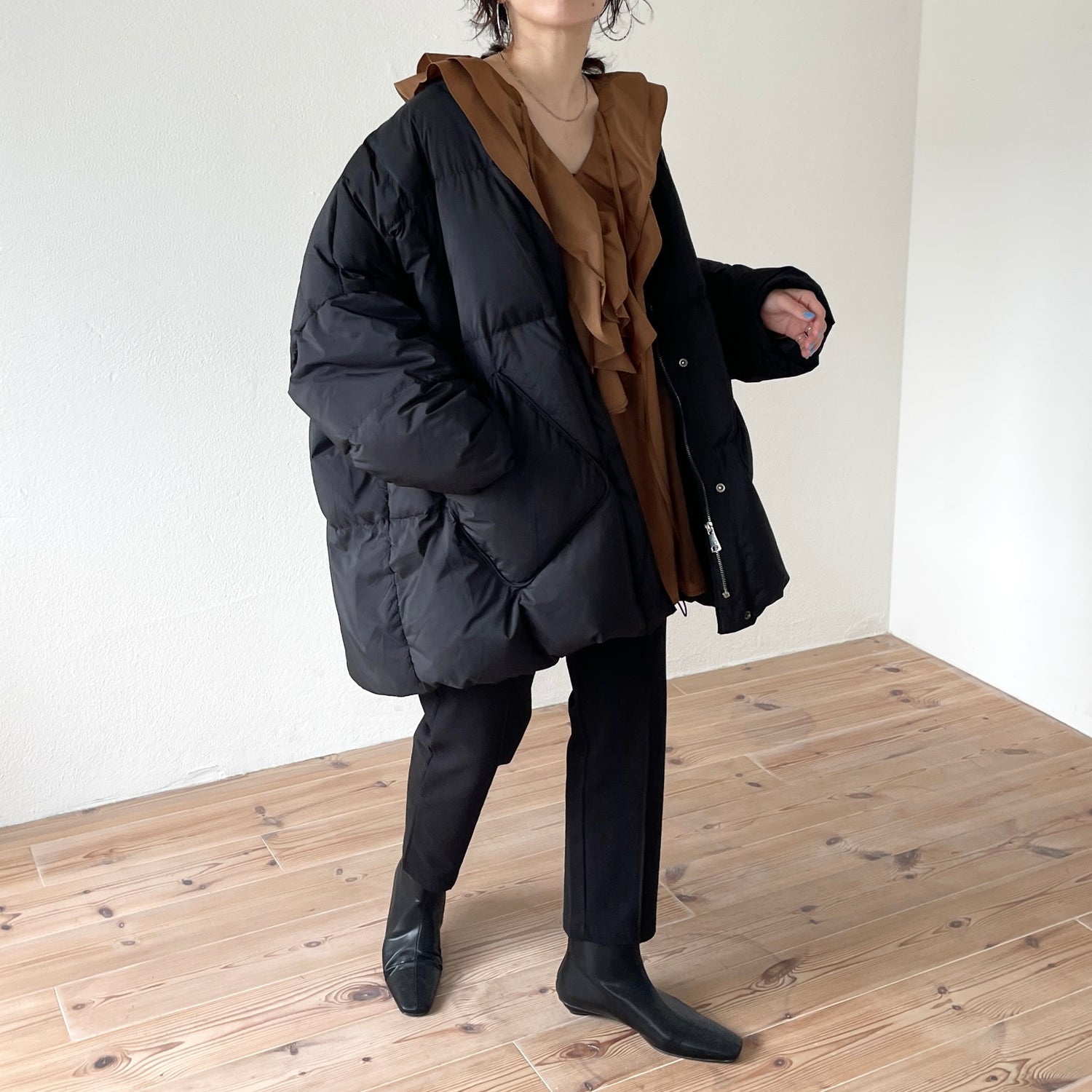 big collar frill blouse / brown