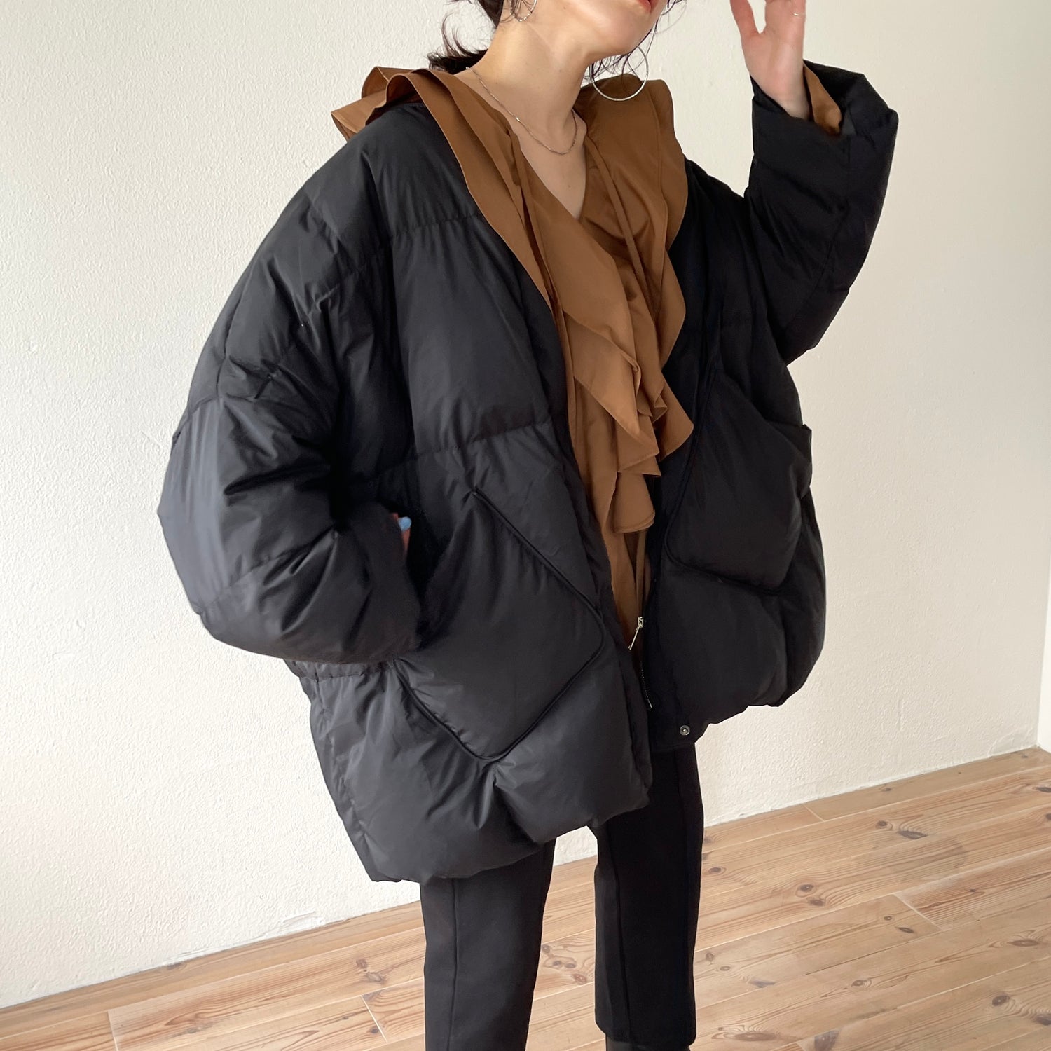 big collar frill blouse / brown